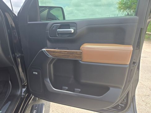 Used 2019 Chevrolet Silverado 1500 High Country w/ Technology Package AWD/4WD image 27