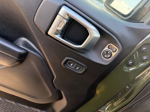 Used 2022 Jeep Gladiator Sport image 11