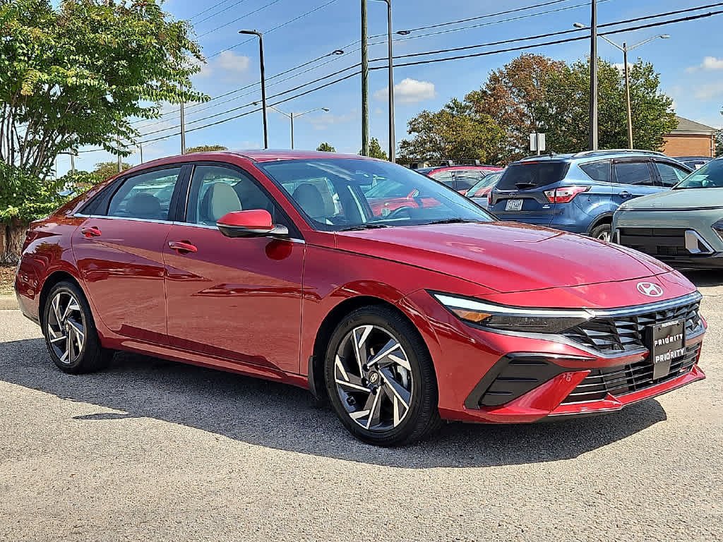Used 2024 Hyundai Elantra Limited FWD image 3
