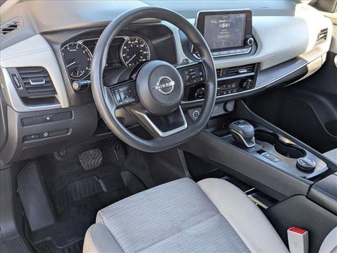 Used 2023 Nissan Rogue SV image 10