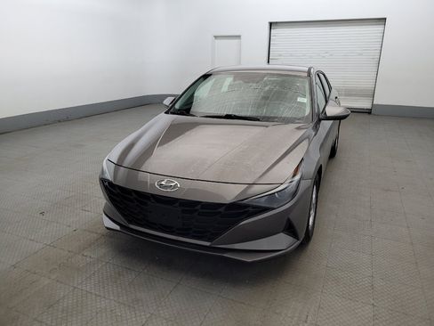 Used 2021 Hyundai Elantra SE FWD image 15