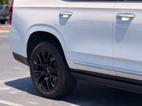 Used 2022 GMC Yukon Denali AWD/4WD image 9