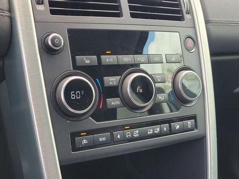 Used 2017 Land Rover Discovery Sport SE image 30