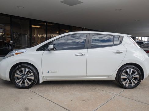 Used 2016 Nissan Leaf SV w/ Premium Package image 4