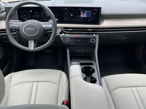 Used 2025 Hyundai Sonata Limited FWD image 11
