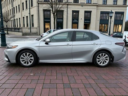 Used 2024 Toyota Camry SE image 5