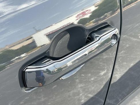 Used 2025 Toyota Tacoma SR5 AWD/4WD image 12
