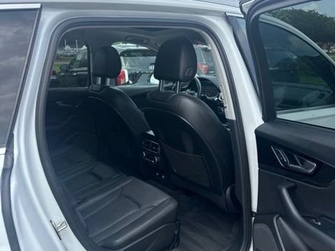 Used 2019 Audi Q7 3.0T Premium Plus w/ Premium Plus Package AWD/4WD image 12