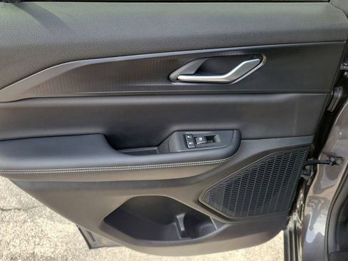 Used 2023 Jeep Grand Cherokee Altitude image 8