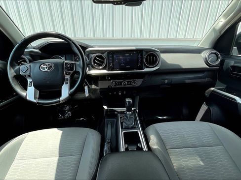 Used 2018 Toyota Tacoma SR5 RWD image 15