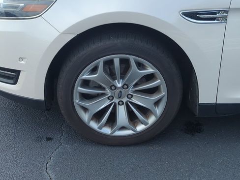 Used 2017 Ford Taurus Limited w/ Driver Assist Package FWD image 30