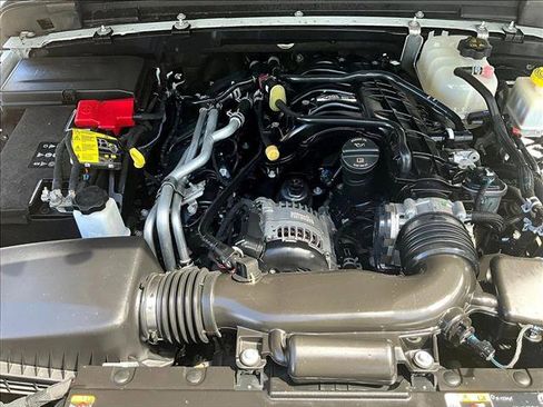 Used 2023 Jeep Gladiator Rubicon AWD/4WD image 11