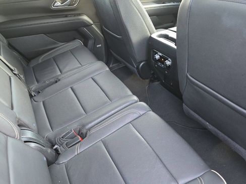 Used 2024 GMC Yukon SLT image 18