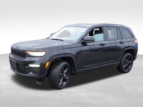 New 2025 Jeep Grand Cherokee Limited w/ Black Appearance Package AWD/4WD image 7