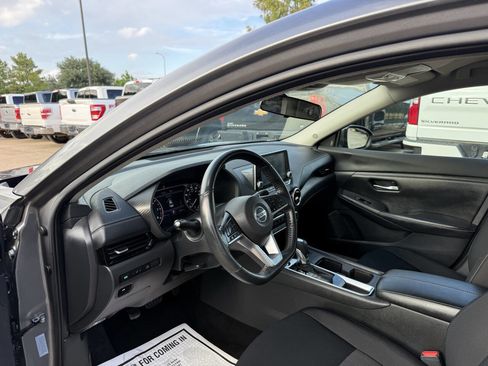 Used 2022 Nissan Sentra SV FWD image 6