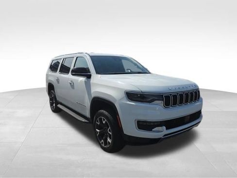 Used 2023 Jeep Wagoneer L Series III w/ Preferred Equipment Group image 7