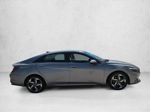 Used 2021 Hyundai Elantra Limited w/ Cargo Package FWD image 4