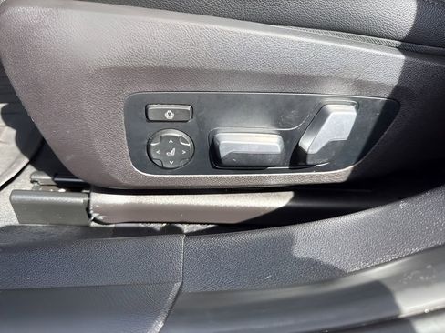 Used 2021 BMW 330i Sedan w/ Premium Package image 10