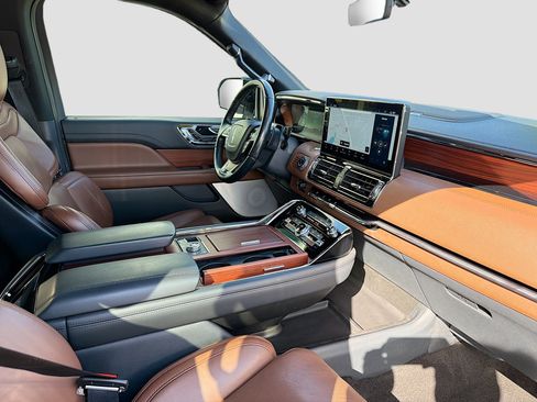 Used 2023 Lincoln Navigator Reserve image 30