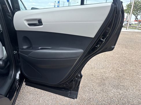 Used 2025 Toyota Corolla Cross L FWD image 20