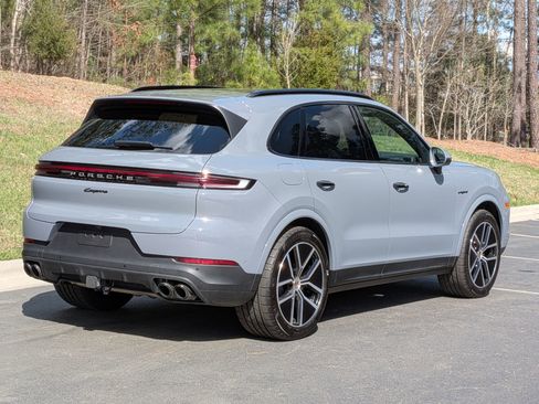 Certified 2025 Porsche Cayenne GTS AWD/4WD image 7