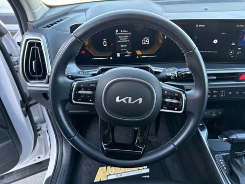 Certified 2024 Kia Sorento S image 18