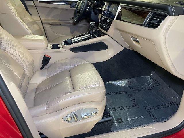 Certified 2022 Porsche Macan AWD/4WD image 23