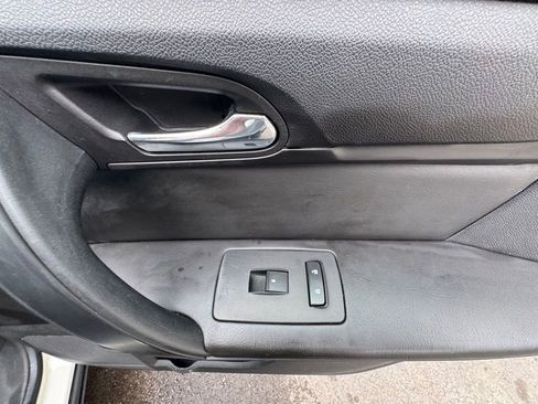 Used 2015 GMC Acadia SLE image 28