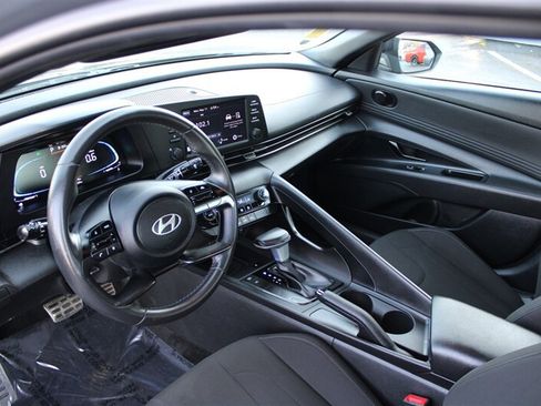 Used 2025 Hyundai Elantra Sport FWD image 18