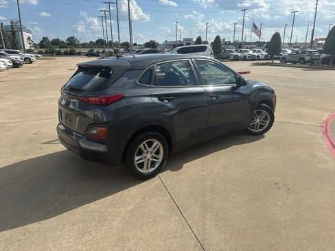 Used 2019 Hyundai Kona SE FWD image 3