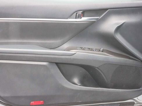 Used 2021 Toyota Camry SE image 19