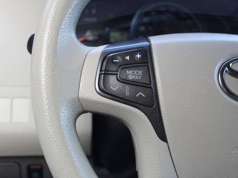 Used 2011 Toyota Sienna LE image 25