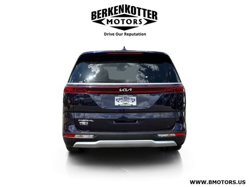 Used 2023 Kia Carnival LX FWD image 4