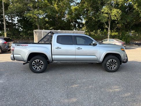 Used 2023 Toyota Tacoma TRD Sport w/ TRD Premium Sport Package AWD/4WD image 4