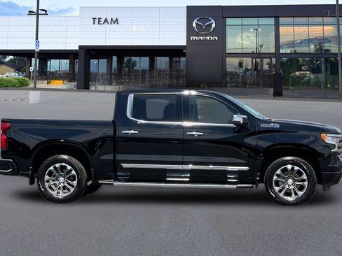 Used 2024 Chevrolet Silverado 1500 High Country w/ Technology Package AWD/4WD image 3