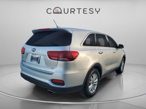 Certified 2019 Kia Sorento L image 3