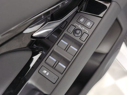 Used 2026 Land Rover Range Rover Evoque S image 21