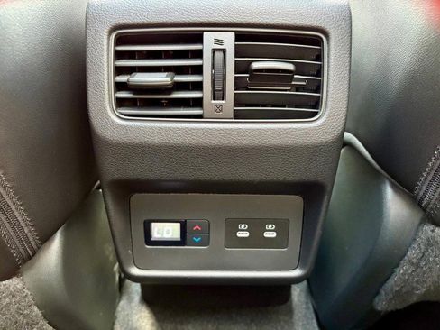 Used 2024 Nissan Rogue SL w/ SL Premium Package image 12