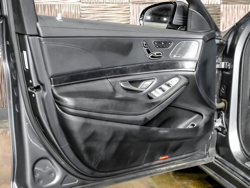 Used 2019 Mercedes-Benz S 560 Sedan image 41