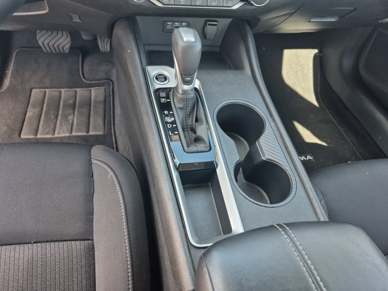 Used 2025 Nissan Altima 2.5 SV FWD image 12