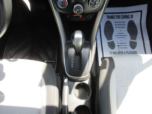 Used 2020 Chevrolet Trax LT FWD image 15