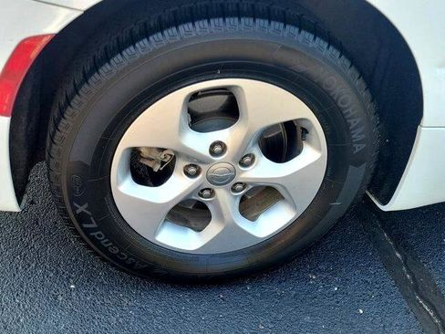 Used 2018 Chrysler Pacifica Touring Plus image 5