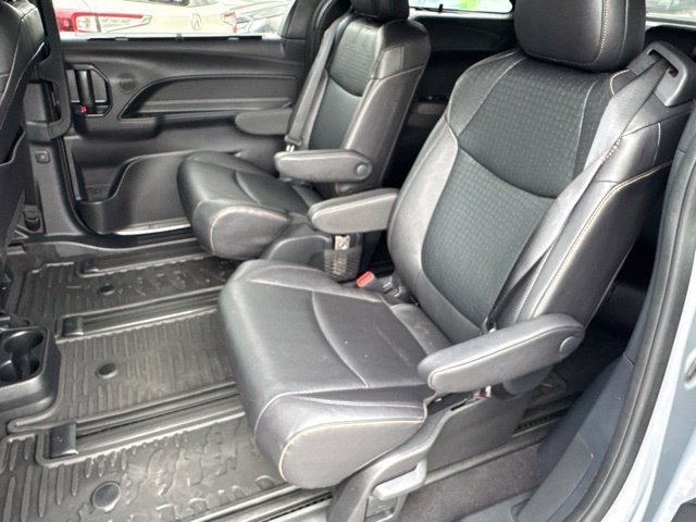 Used 2026 Toyota Sienna XLE Woodland Edition AWD/4WD image 7