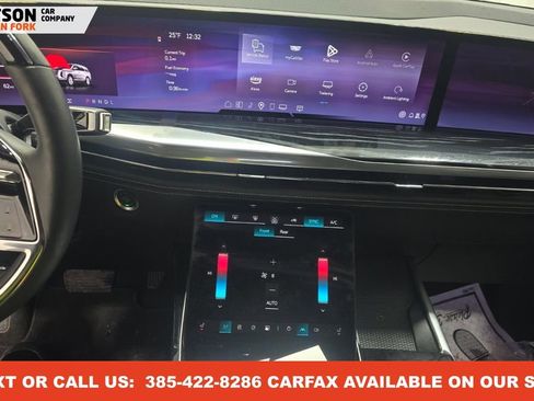 Used 2025 Cadillac Escalade ESV Sport image 5