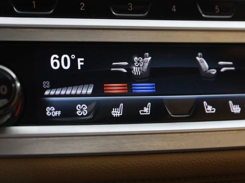 Used 2022 BMW 750i xDrive w/ Luxury Rear Seating Package image 8