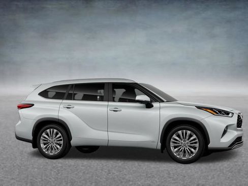 New 2026 Toyota Highlander Platinum AWD/4WD image 16