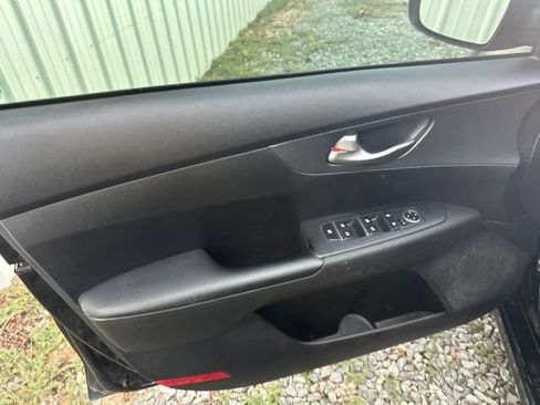 Used 2020 Kia Forte LXS FWD image 10