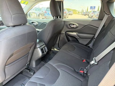 Used 2019 Jeep Cherokee Latitude w/ Popular Appearance Group FWD image 21