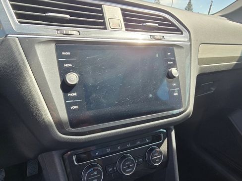 Used 2021 Volkswagen Tiguan SE w/ Panoramic Sunroof Package image 21