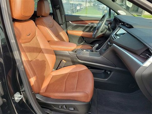Used 2025 Cadillac XT5 Premium Luxury w/ Technology Package image 18